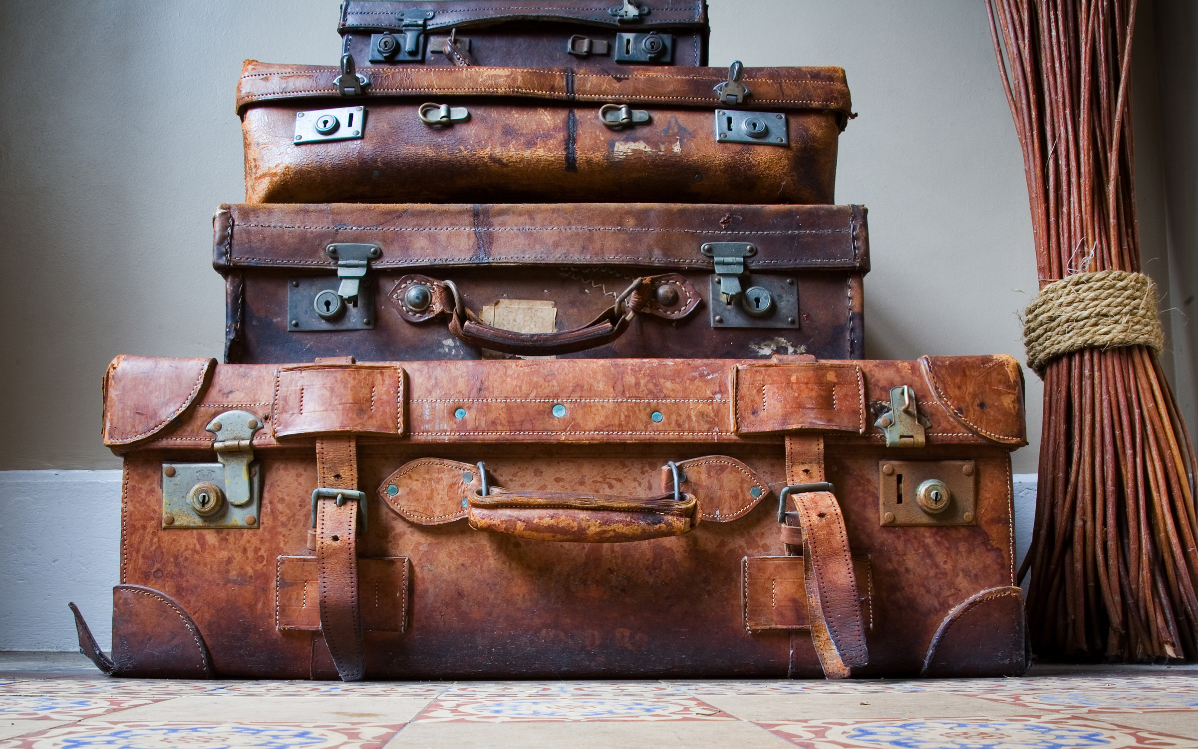 Repurposing Vintage Suitcases Ellis DownHome   Shutterstock 126418061 